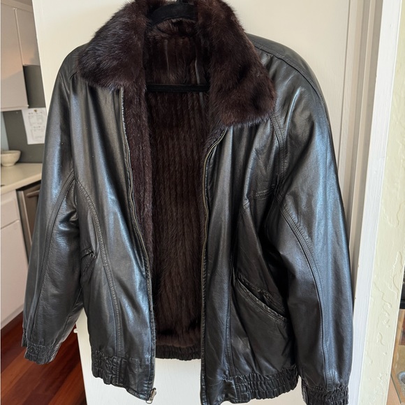 Reversible Black Leather Bomber Jacket with Mink Fur – Oversized Fit - Picture 9 of 11